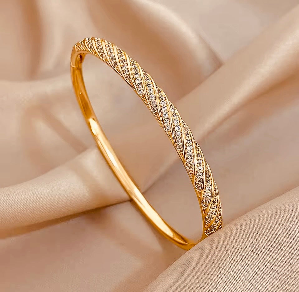 Optimum Twisted Luxe Zircon Bracelet