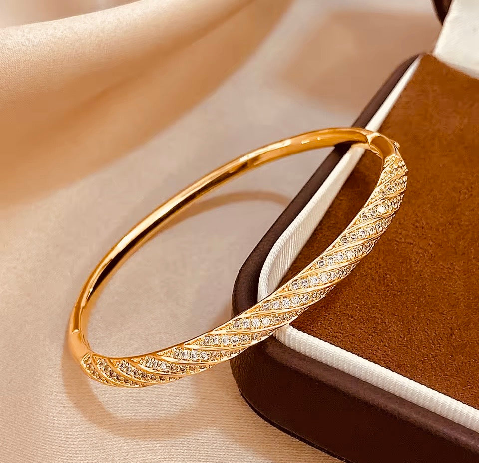 Optimum Twisted Luxe Zircon Bracelet