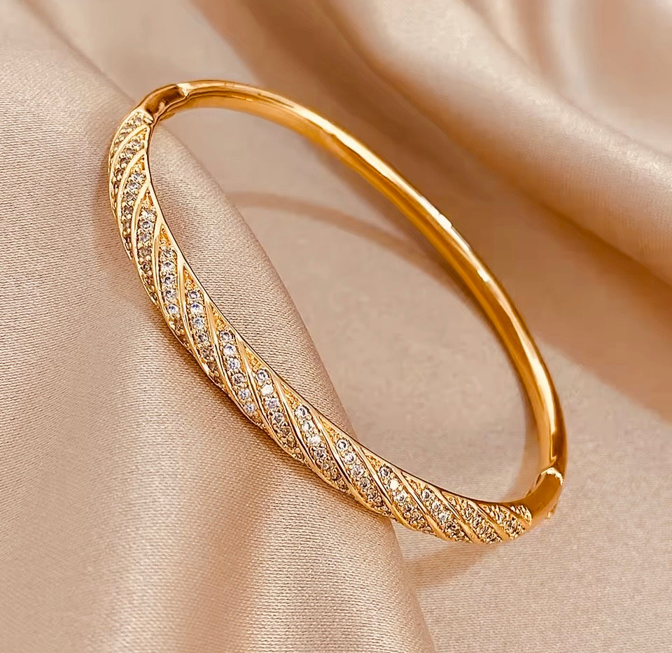 Optimum Twisted Luxe Zircon Bracelet