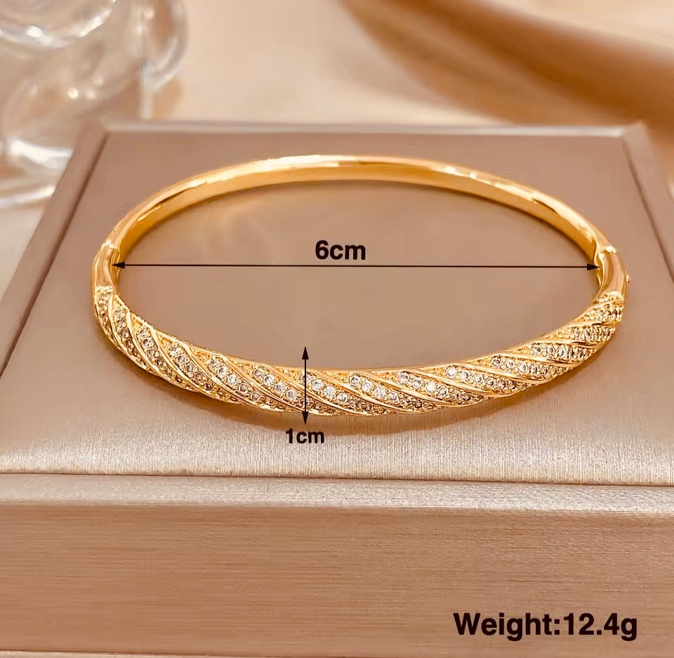Optimum Twisted Luxe Zircon Bracelet